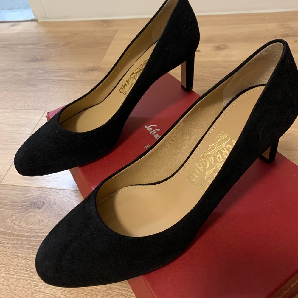Salvatore Ferragamo pumps - Made in Italy.                         Size US 8